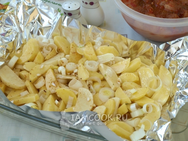 Выложили на противень