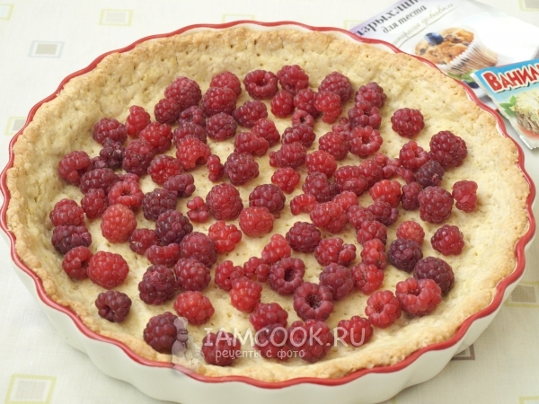 Положить на основу малину