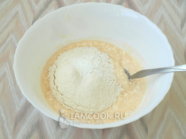 Всыпать муку