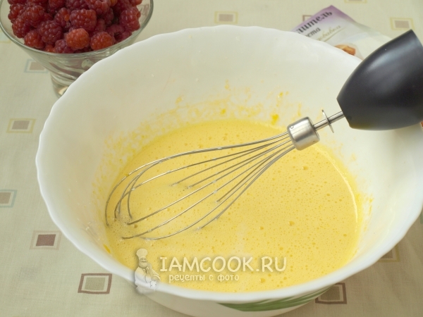 Взбить яйца с сахаром