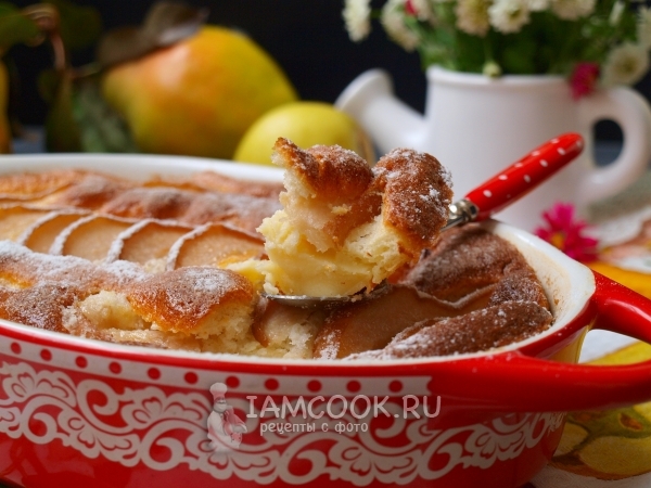 Готовый клафути с грушами