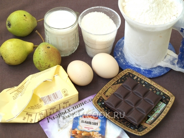 Ингредиенты для кекса с грушами и шоколадом