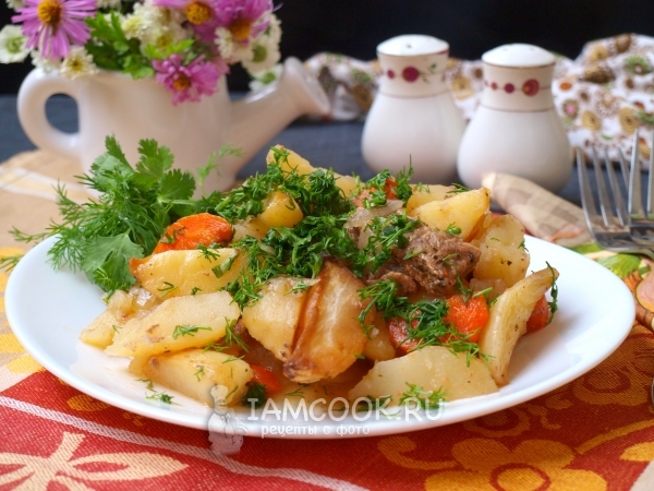 Фото говядины с картошкой в рукаве в духовке