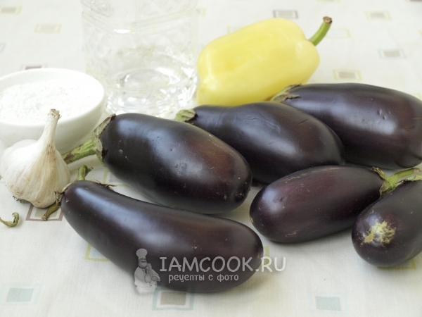 Ингредиенты для целых маринованных баклажанов на зиму