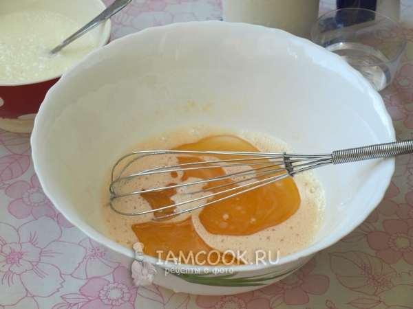 Влить масло