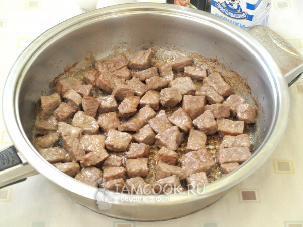 Обжарить мясо