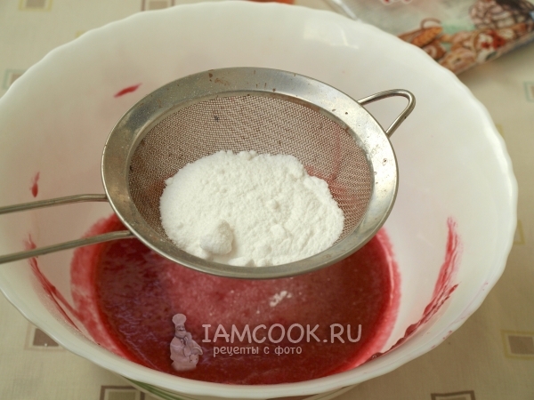 Просеять сахарную пудру