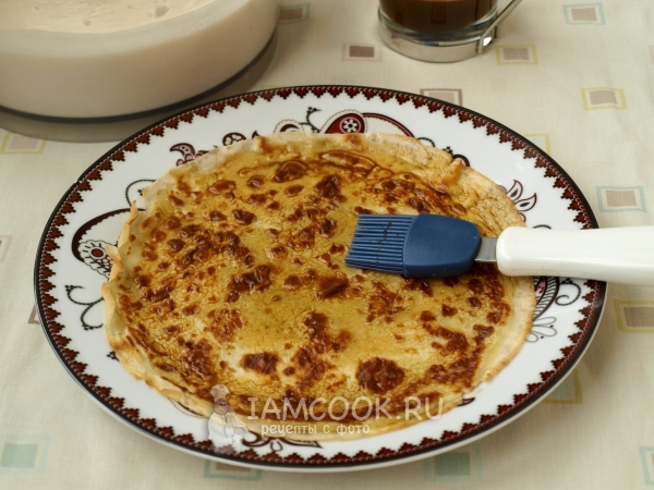 Смазать блин пропиткой