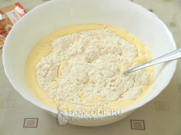 Всыпать муку
