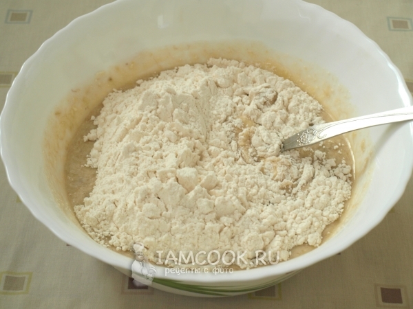 Всыпать муку