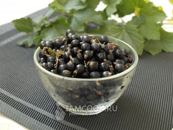 Ингредиенты для замороженной чёрной смородины на зиму