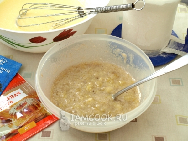 Размять банан вилкой