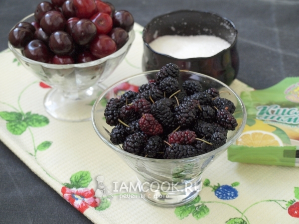 Ингредиенты для компота из вишни с шелковицей на зиму