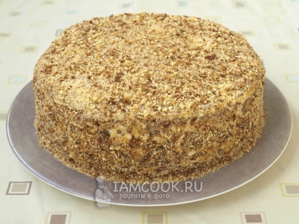 Обсыпать торт крошкой