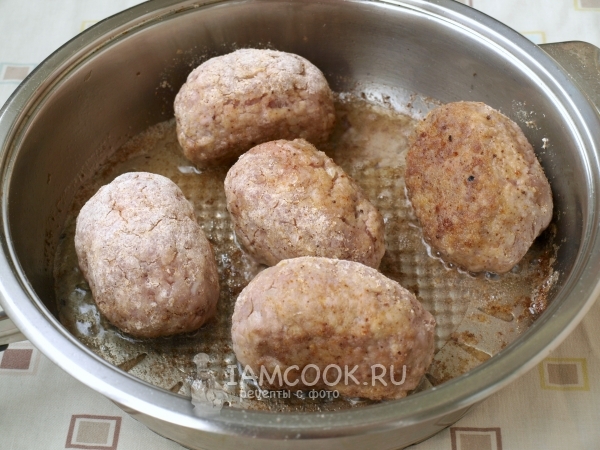 Пожарить котлеты