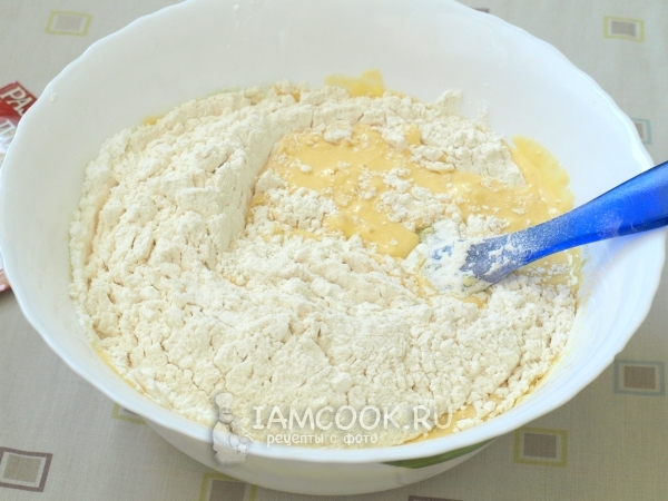 Всыпать муку