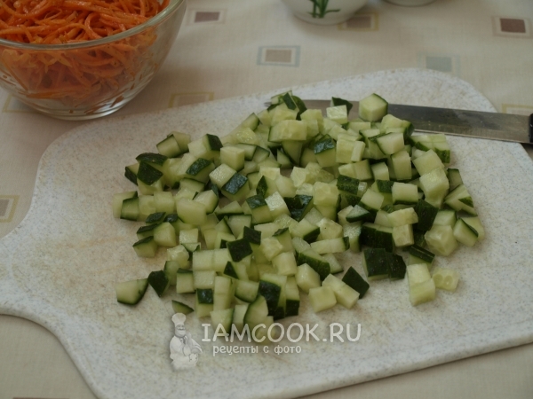 Порезать огурец