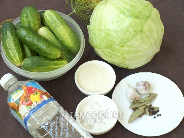 Ингредиенты для огурцов, маринованных с капустой