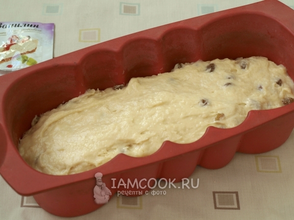 Переложить тесто в форму