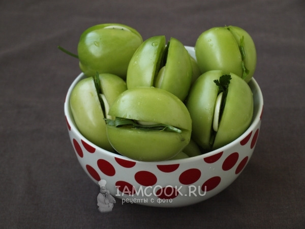 Нафаршировать помидоры петрушкой и чесноком