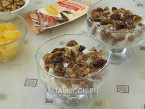 Положить изюм