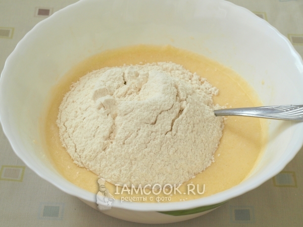 Всыпать муку