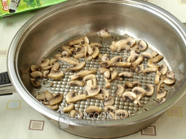 Обжарить грибы
