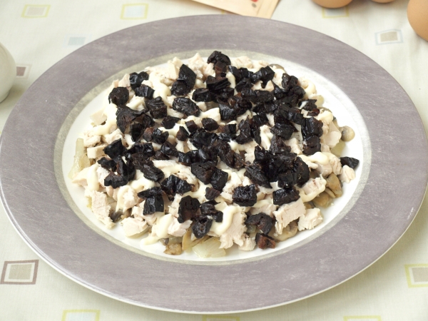 Положить чернослив