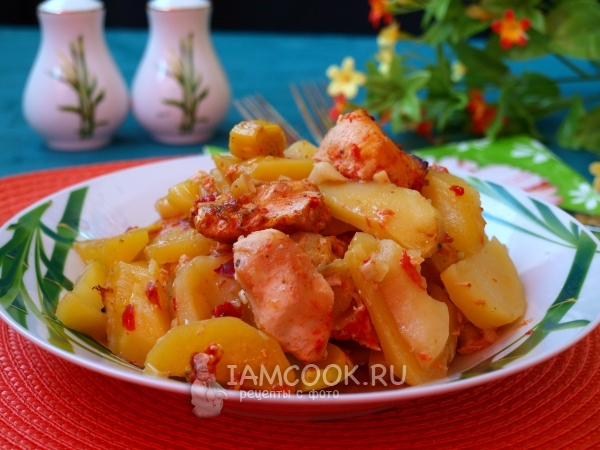 Фото приготовленной в духовке курицы с картошкой в фольге