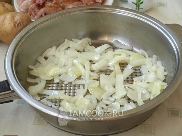 Обжарить лук