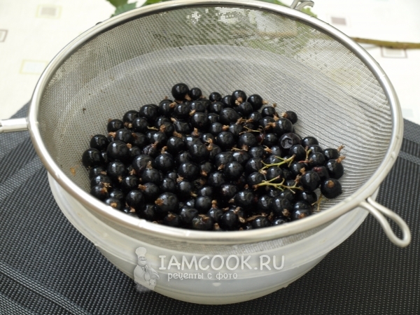 Помыть ягоды