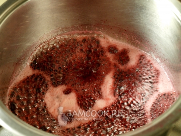 Закипятить сок с сахаром