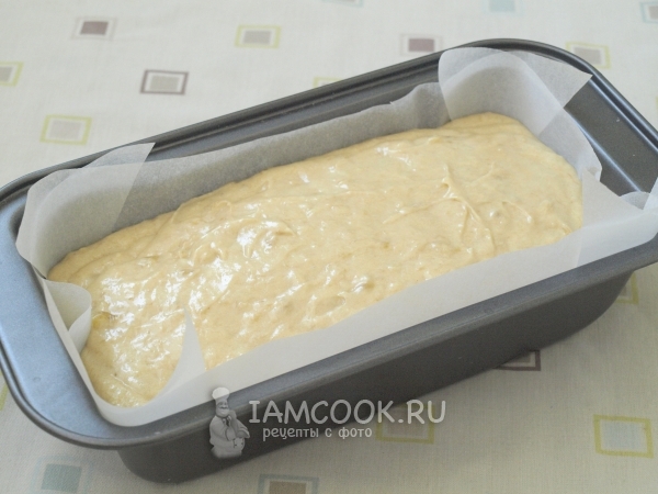 Перелить тесто в форму