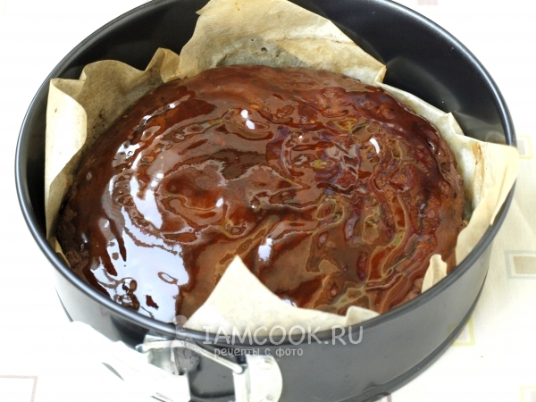 Смазать коврижку вареньем