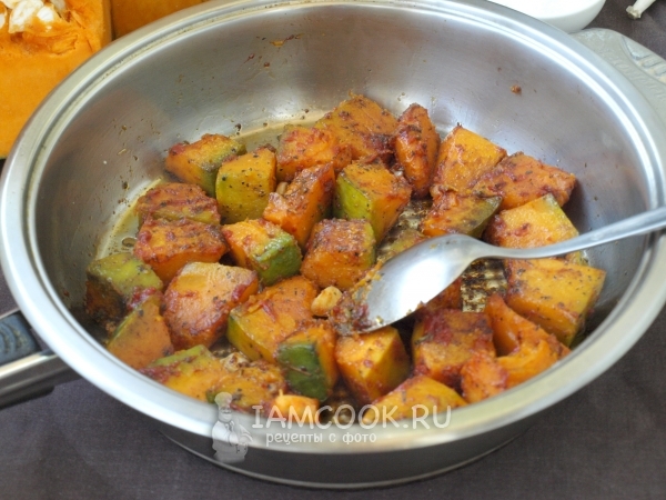 Положить чеснок