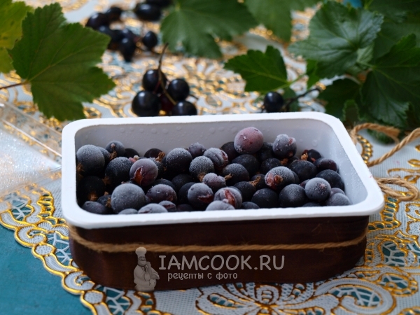 Фото замороженной чёрной смородины на зиму