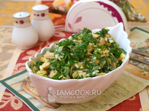 Рецепт салата из шпината с индейкой и яйцом