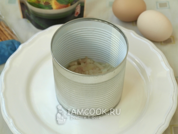 Положить слой картофеля