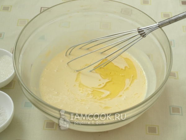 Влить масло