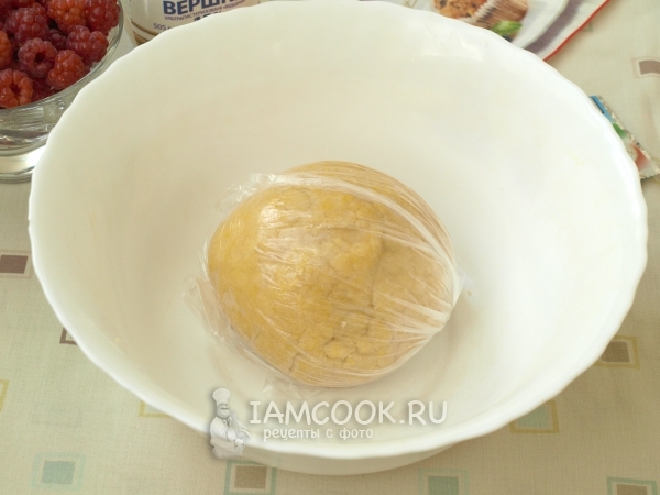 Завернуть тесто в пленку