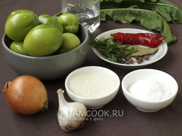 Ингредиенты для зелёных помидоров с чесноком на зиму