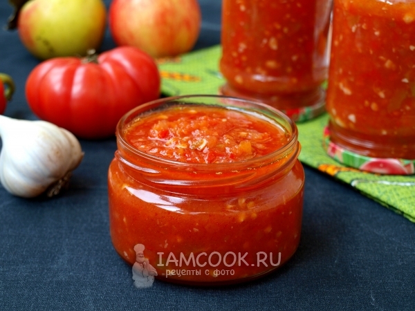Фото аджики с яблоками и помидорами на зиму