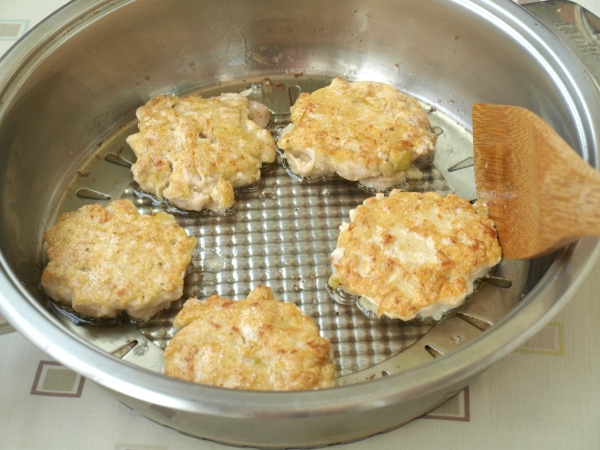 Пожарить котлеты