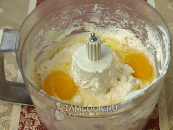 Добавить яйца