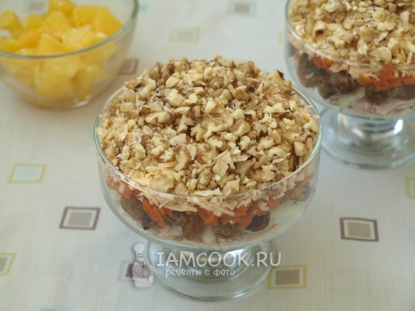 Посыпать орехами