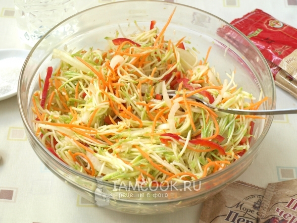 Размешать овощи