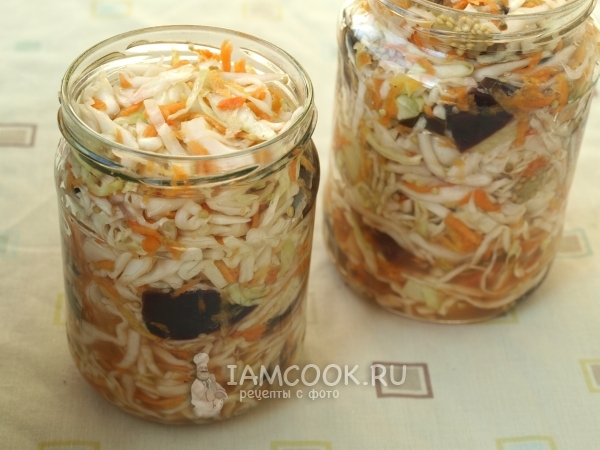 Переложить овощи в банки