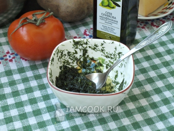 Соединить зелень с маслом