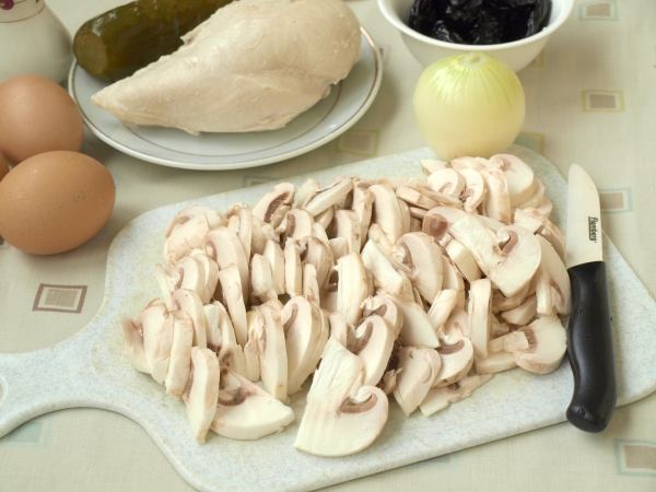 Порезать грибы