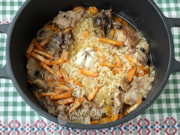 Положить чеснок